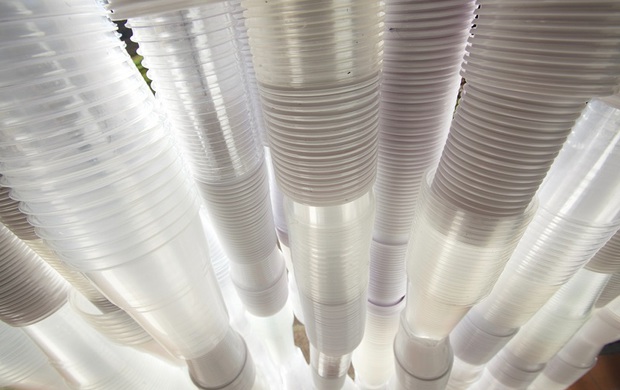 Bicchieri di plastica Ilip per la mostra Flux Us