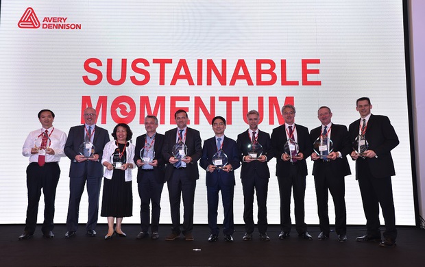 Avery Dennison premia i fornitori