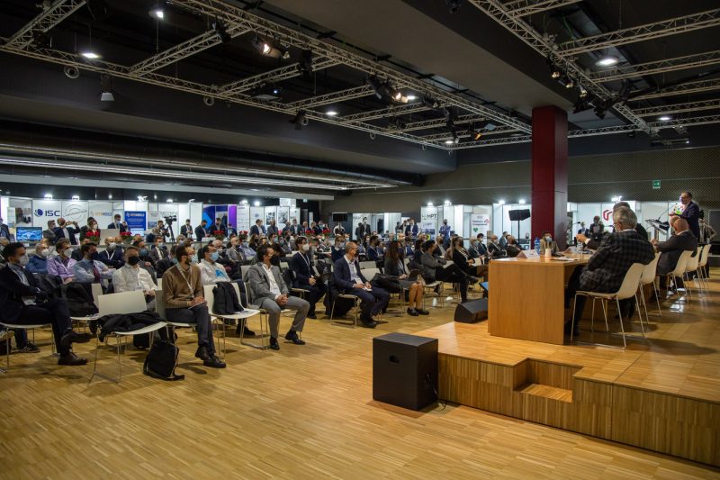 Smart Plastics 2021: tecnopolimeri protagonisti dell’e-mobility