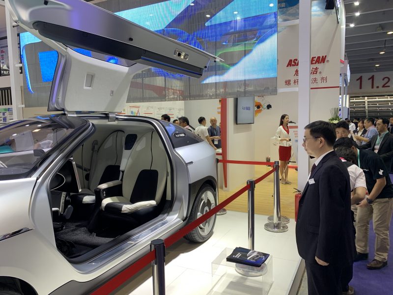Cina, è ancora crescita per i macchinari per materie plastiche