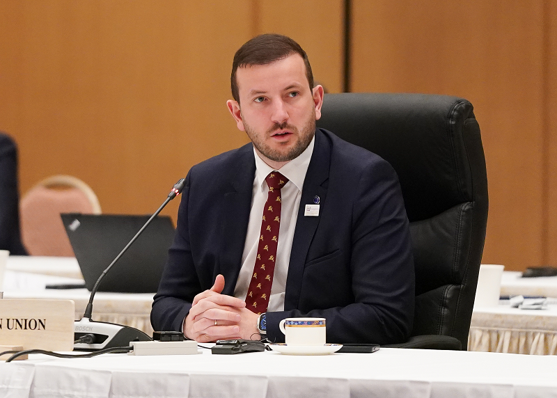 Sinkevičius (UE): l’Accordo sulla plastica garantisca le imprese europee