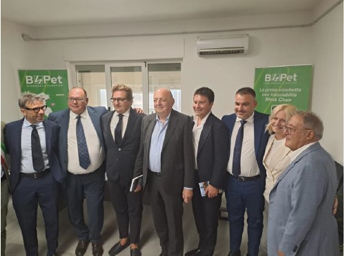 Il ministro dell’Ambiente Pichetto Fratin in visita alla B. For PET