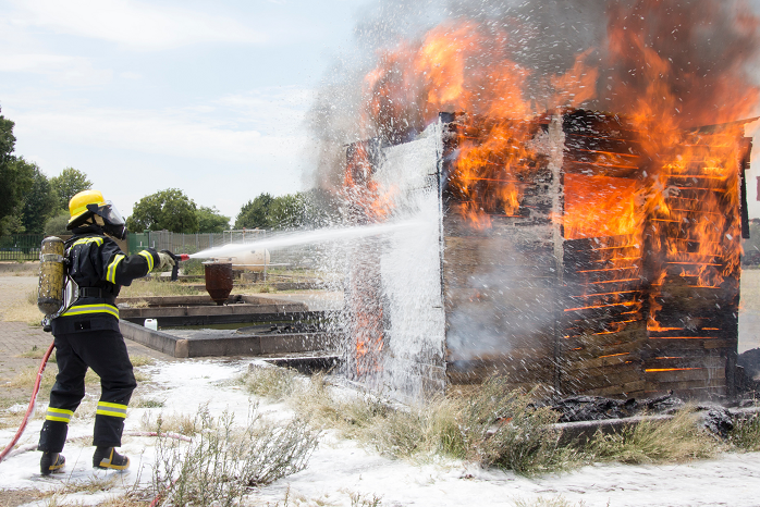 Compositi e ritardanti di fiamma: un nuovo approccio alle prestazioni antincendio