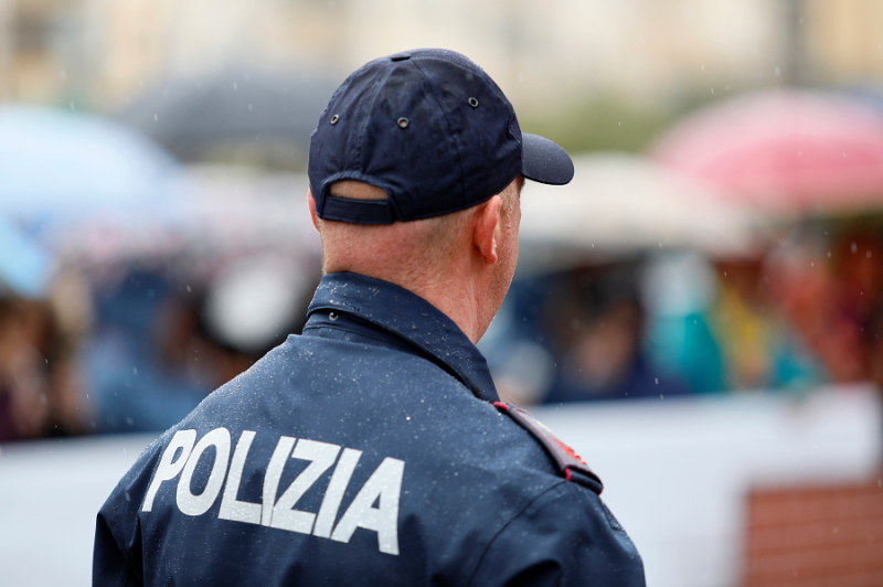 Piatti e shopper illegali: sequestri a Taranto e Napoli