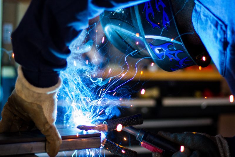 Produzione industriale ancora in diminuzione