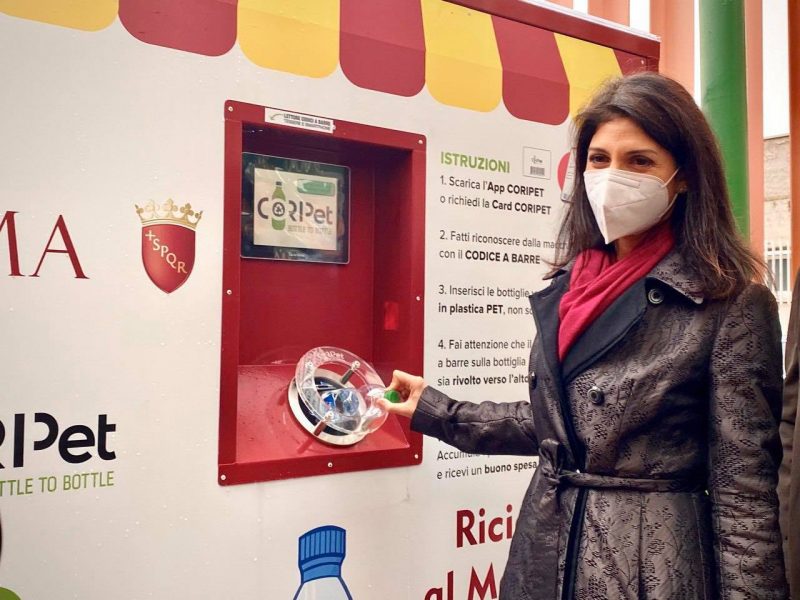 Diventano 25 gli eco-compattatori di bottiglie in PET a Roma